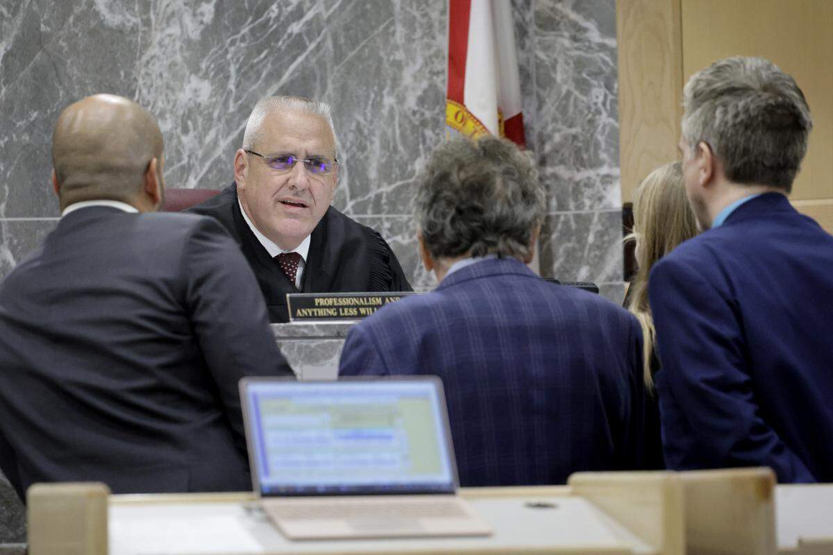 Judge Martin Fein confers with attorneys in the case of Cortlen Henry, a rapper known as YNW Bortlen, in a Broward County courtroom in Fort Lauderdale on Tuesday, Sept. 9, 2025. Henry pleaded no contest to accessory to murder in the shooting deaths of rappers Anthony ‘YNW Sakchaser’ Williams and Christopher ‘YNW Juvy’ Thomas Jr. Prosecutors say Henry was the driver when YNW Melly opened fire, then helped stage the scene to look like a drive-by.